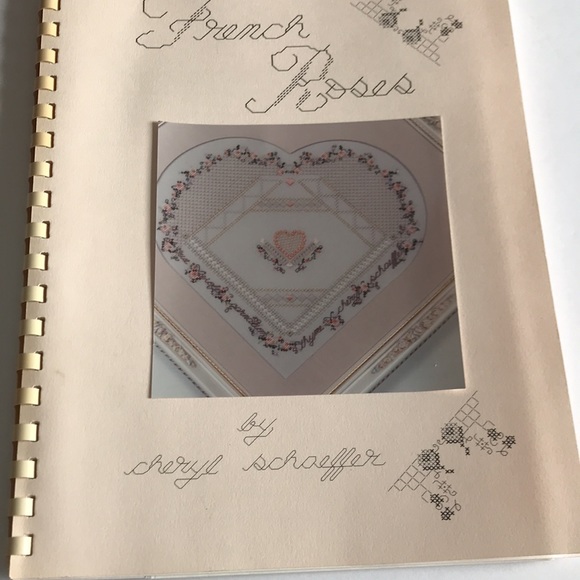 Vintage Needlework Embroidery Booklets Collection of 3 - Picture 6 of 7